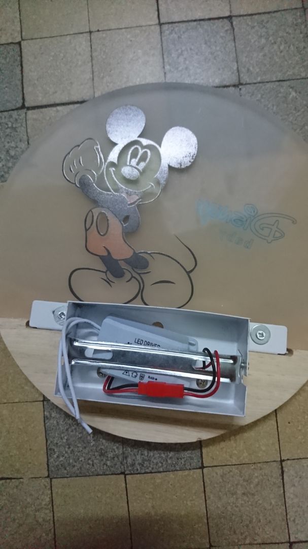 Mình order đèn hình con nai, mà lại giao cho mình sai đơn hàng hình con chuột