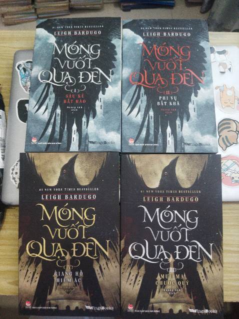 In ấn rõ nét, nội dung hay, đóng gói tạm ổn. Tuy nhiên sách hơi bị móp méo 1 số chỗ, nhưng vẫn ko sao. Mua 1 lần cả bộ như này thích thật