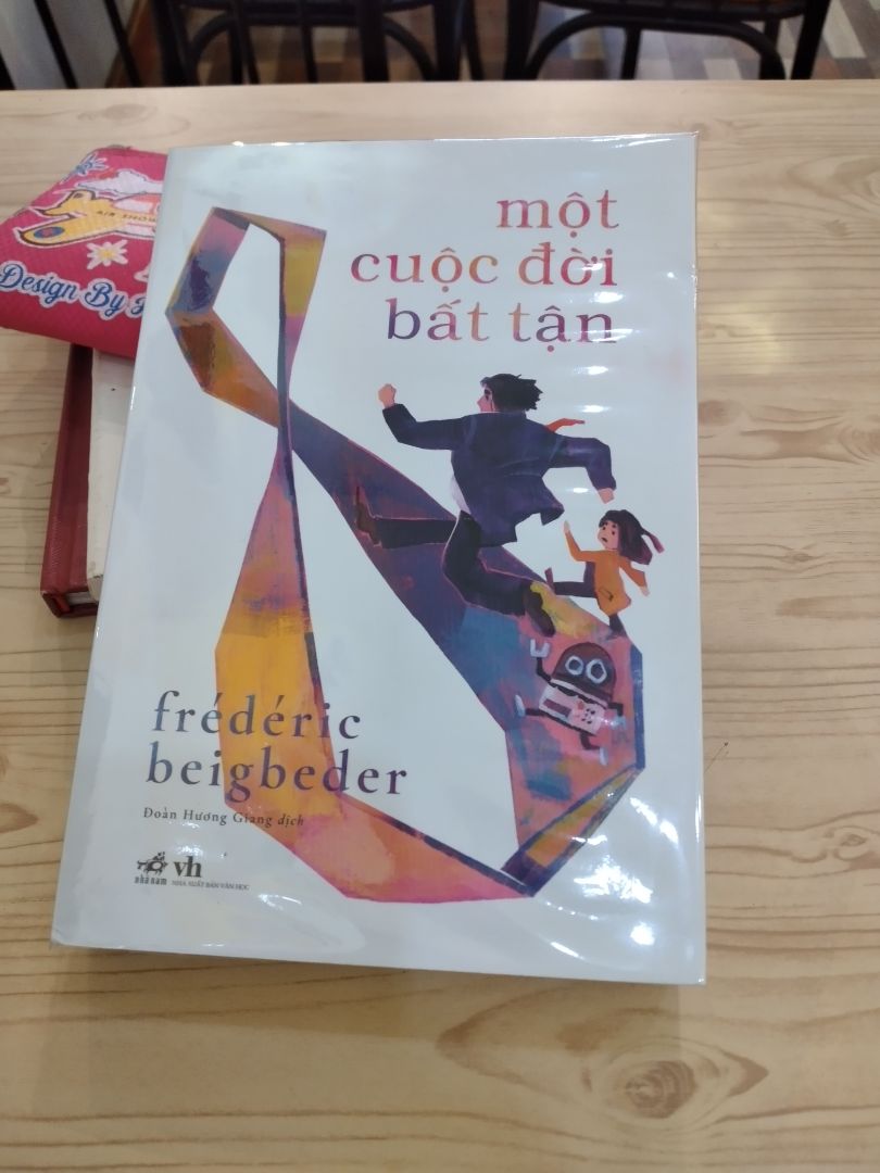 Sách mới, đẹp. Hộp hơi rách nhưng may sách bên trong không sao. Nội dung vô cùng hài hước, đáng đọc nha.