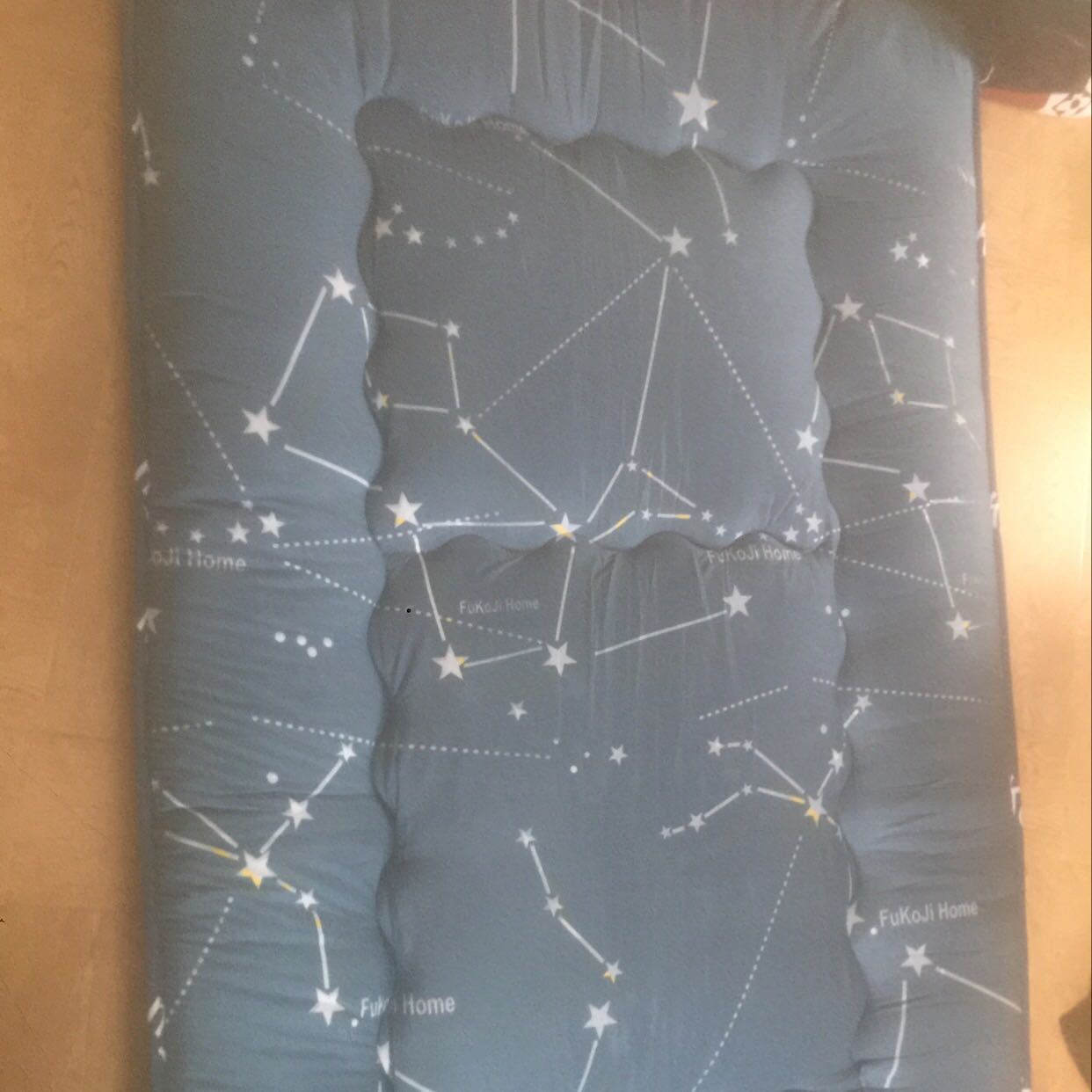 Sản phẩm nằm êm , gọn nhẹ, đúng như giới thiệu mô tả. Rất đáng mua.