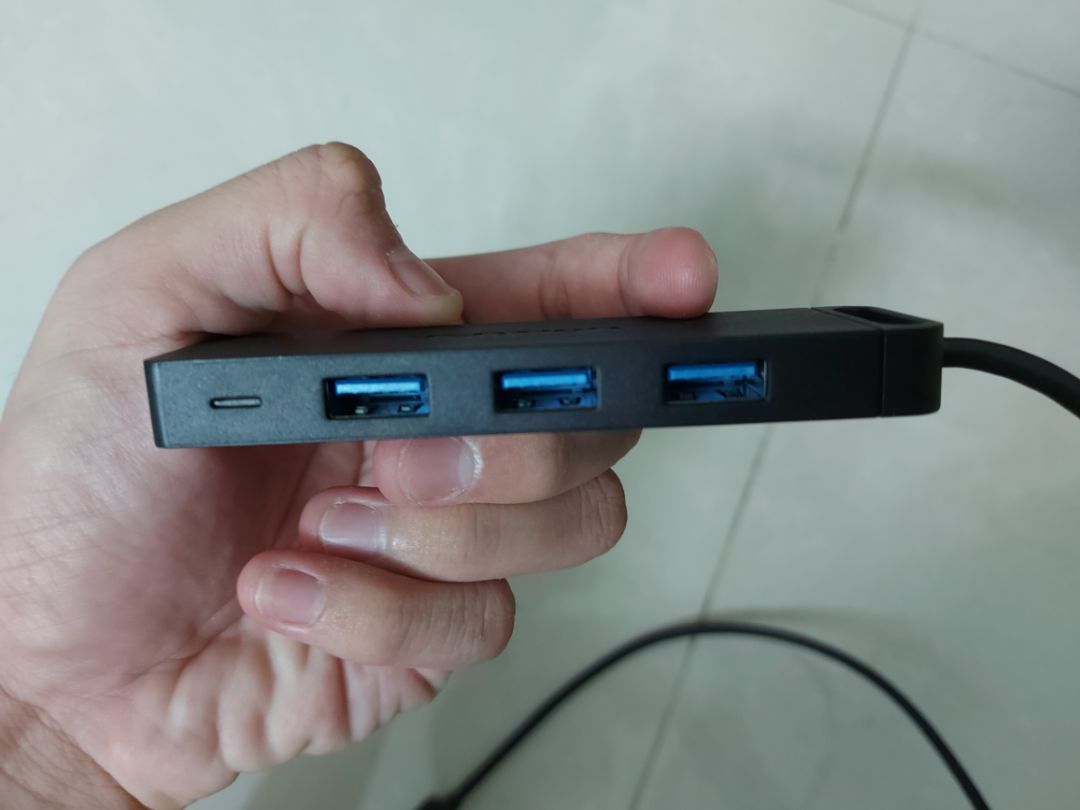 Sản phẩm chất lượng tốt, gọn nhẹ, tiện lợi dễ mang đi, có nhiều cổng kết nối như mô tả.