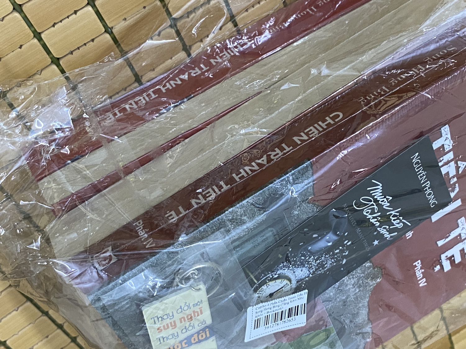 Đóng gói ổn
Sách ko bị cong dập
Giao hàng đủ và siêu nhanh