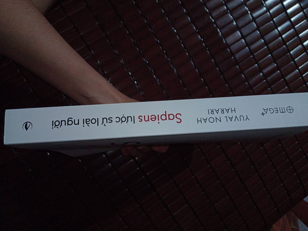yêu shop lắm ạ luôn đóng gói kĩ , sẽ còn ủng hộ shop lâu dài.
sách to tỏ bố luôn nha mọi người , có thể với những bạn mới bắt đầu nó sẽ hơi khó đọc chút và dễ nản. bạn có thể mua bản truyện tranh
nhưng mà đọc dần thì sẽ thấy bánh cuốn lắm đấy,mk khá thích thể loại khoa học tìm hiểu như vậy nên cá nhân mình thấy nó hay