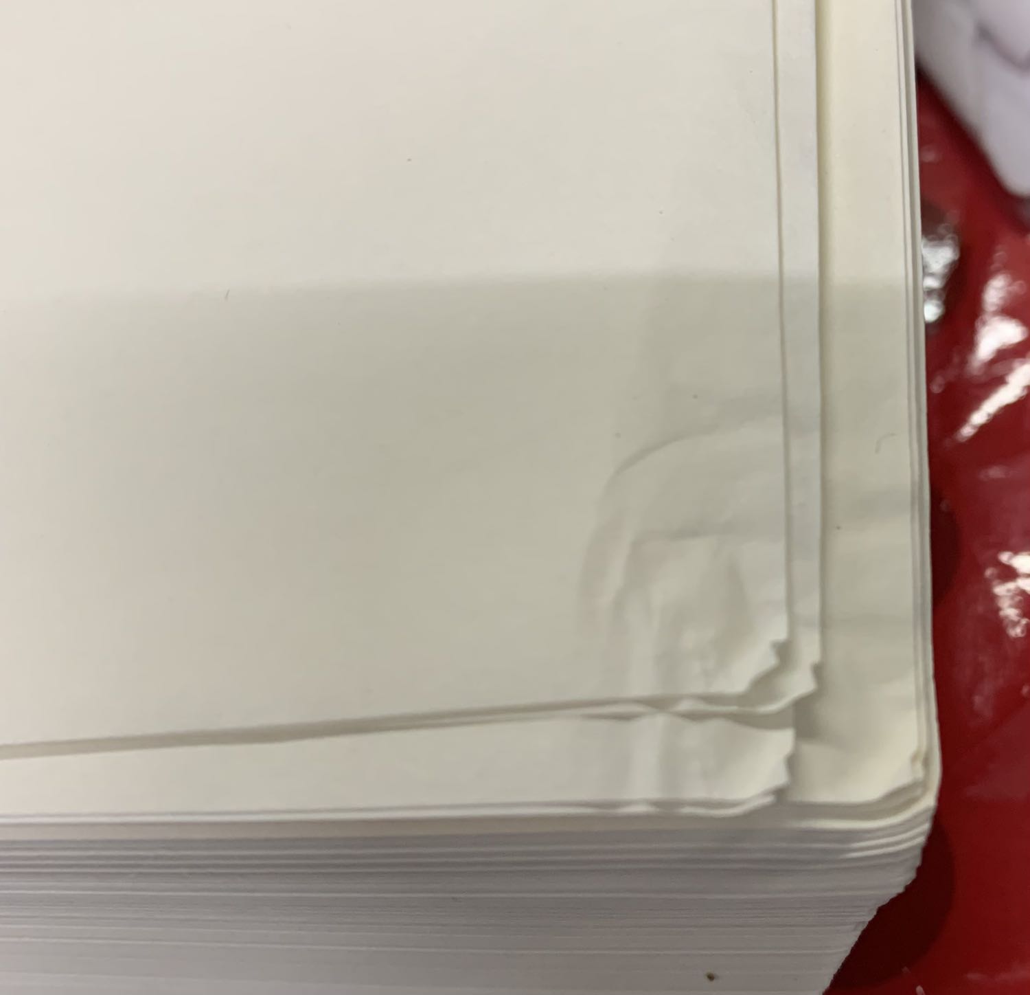 Giấy màu ngà in trắng đen đẹp. Khi nhận hàng thì bị quăn góc.