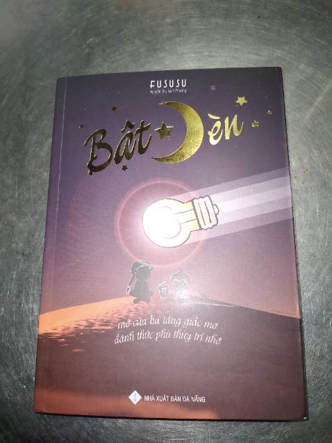Giao hàng nhanh, sách không bị hư hại, nói tóm lại là tuyết vời(=^v^=). Đây cũng là sách đầu tiên mà mik từng đọc, tuy chỉ đc đọc một chút nhưng nó giúp bản thân mình thích đọc sách hơn rất nhiều♡.