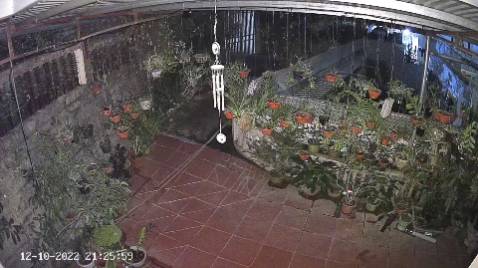 Đây là hình ảnh chụp từ camera C3N ezviz hình có màu vào ban đêm khi bật đèn, còn không bật chế độ xuyên đêm thì để chế độ thông mình, khi có chuyển động của người thì đèn tự bật sáng vào quay video màu luôn