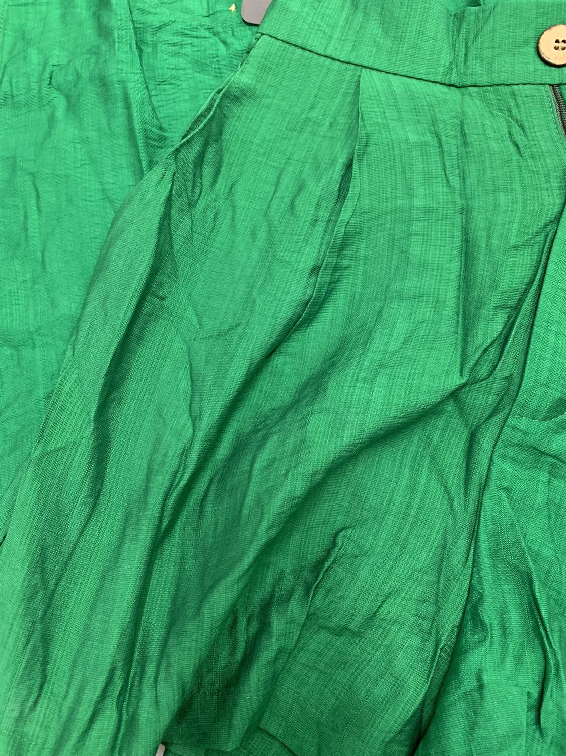 Bộ này thì đẹp, chất đũi xước dễ mặc. Kiểu dáng của bộ này mặc đi chơi, đi biển xinh cực kì. Size chuẩn vừa vặn, màu xanh đẹp y hình