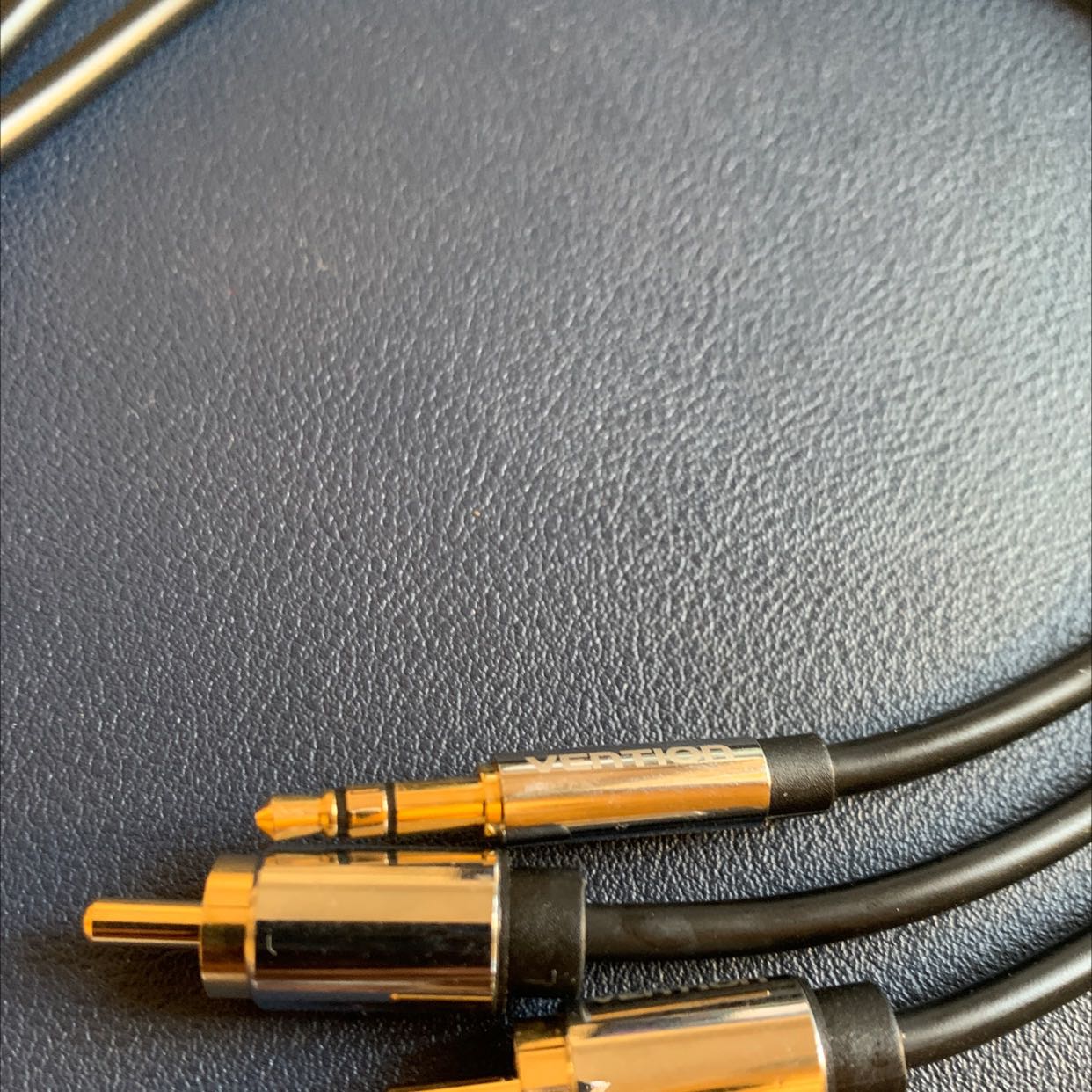 dây mềm, mẫu đẹp, chưa sử dụng, với kinh nghiệm dùng thì đây là đồ chuẩn hãng. nên mua. đóng gói kỹ, có tem phiếu hãng hẳn hoi