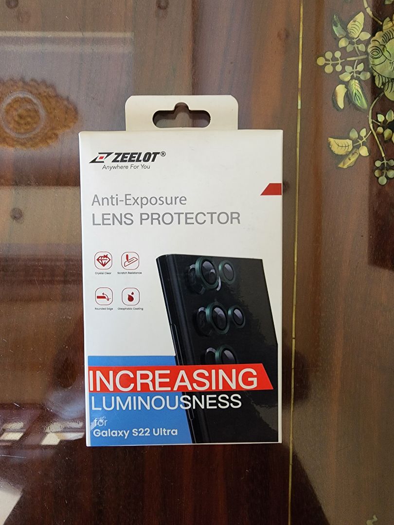 Miếng dán chính hãng, vừa vặn camera nhưng tiếc la xài ốp không được, chỉ phù hợp với ốp chính hãng của Samsung