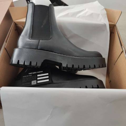 Giày đẹp giống hình, mang vào chân cực sang 
Kb chất da có bền lâu hay ko, nhưng so vs giá tiền thì cũng tạm ok 
Sẽ qlai mua sp khác của shop