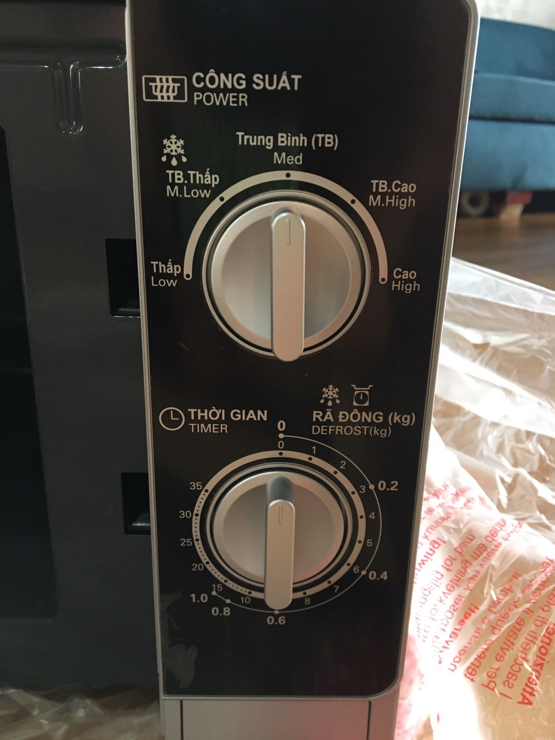 Mình dùng cái gần giống này và 3 năm thì hỏng. Nay mua về thấy gần y hệt!
Trước mắt thấy rất tốt nhưng các ý kiến khen chê của KH gần đây ko đc tiki coi trọng lắm. Nhiều ý kiến phản hồi bị bỏ qua! Thấy bớt tin tưởng bên các bạn hơn rồi! Mình dùng cái gần giống này và 3 năm thì hỏng. Nay mua về thấy gần y hệt!
Trước mắt thấy rất tốt nhưng các ý kiến khen chê của KH gần đây ko đc tiki coi trọng lắm. Nhiều ý kiến phản hồi bị bỏ qua! Thấy bớt tin tưởng bên các bạn hơn rồi!