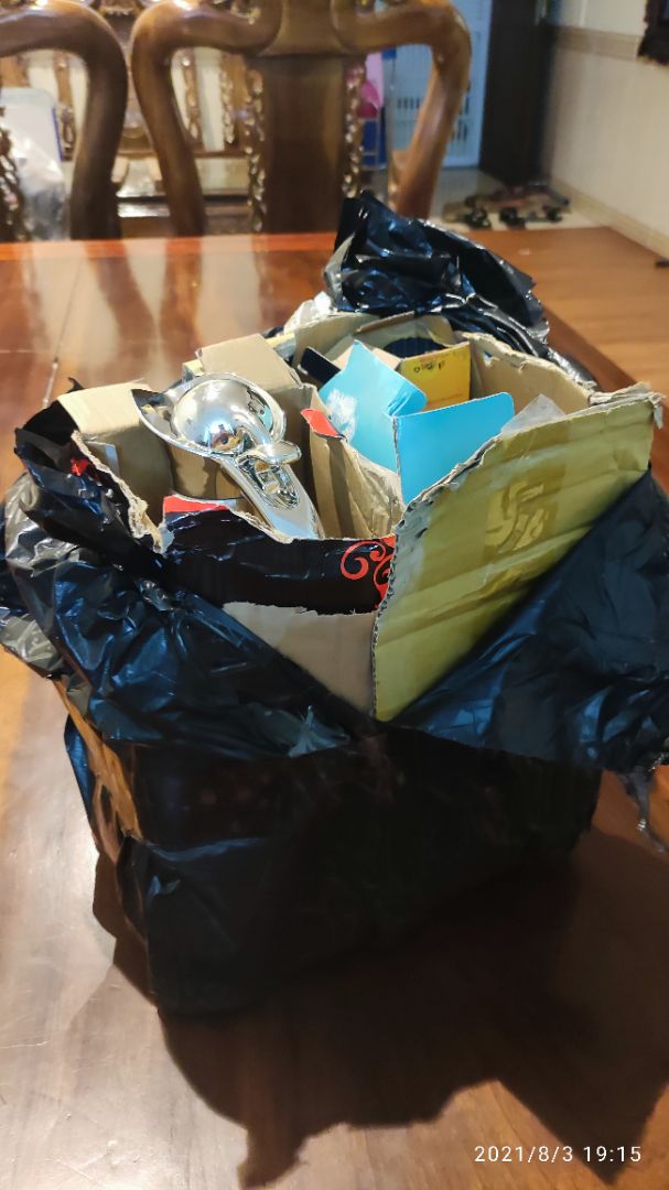 Tôi đặt 6 món, giao có 5 món. Cửa hàng giao thiếu tôi ca lọc dầu ăn 1.2 lít. đã phản ánh 1 ngày mà chưa thấy phản hồi. Làm ăn mất uy tín.