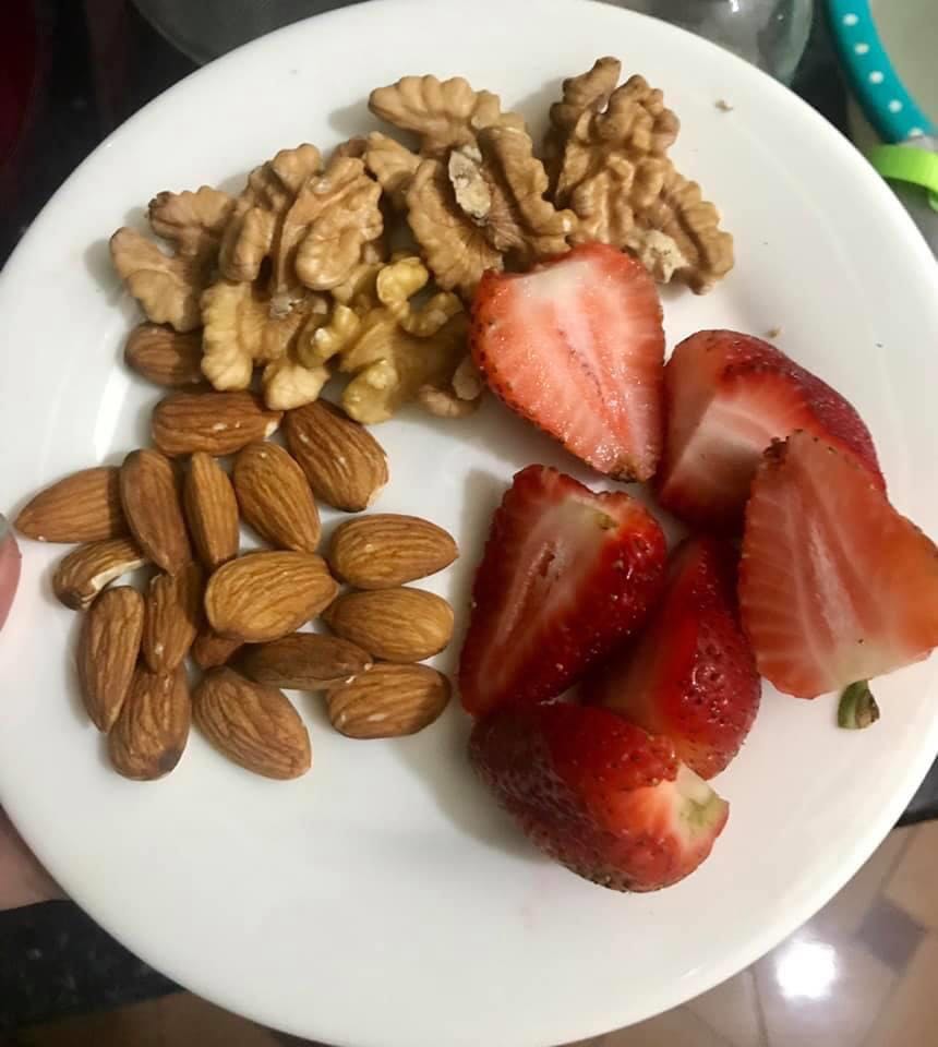 Hôm bữa mua về ăn ngon với làm sữa mix với hoa quả thơm ngon quá , nên hôm nay mình đặt thêm tiếp cho người bố mẹ mình ,sản phẩm chất lượng,đong gói kỹ,bao bì sịn sò, bố mẹ mình cũng khen rất ngon ,nên những lần sau mình vẫn ủng hộ tiếp ạ ??