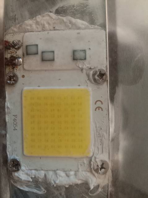 Shop *** đảo,mua led 50w thì gửi led 30w...ko bao giờ có lần sau gặp shop nữa