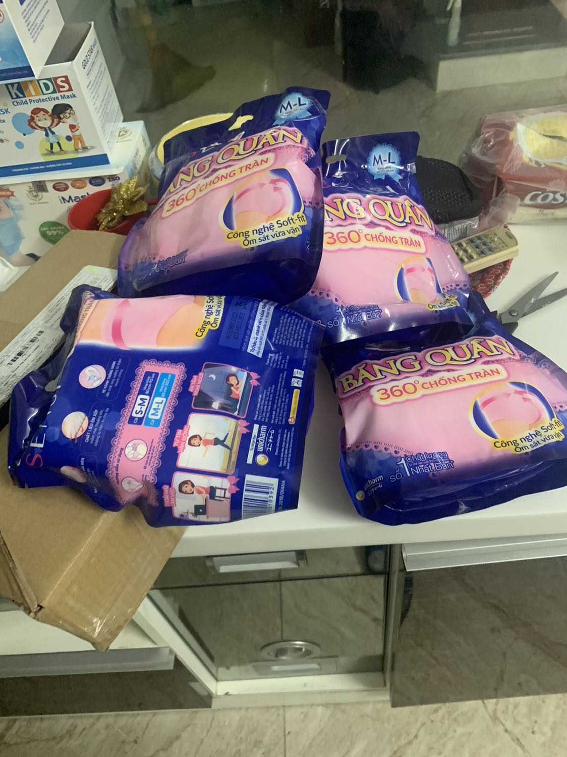 Shop gửi sai ko đúng, mình đặt 2 gói- tổng 10 miếng, nhưng shop lại gửi 4 gói- mỗi gói có 2 miếng- tổng có 8 miêng thiếu của tôi 2 miếng- đề nghị giao thêm