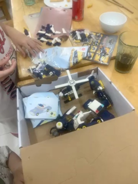 Chất liệu xịn xò, hướng dẫn đầy đủ, rõ ràng. Bạn nhà mình thì đam mê quá rồi. 
Không phải tự nhiên mà bạn ấy rời được đt vs tv.
Lần sau lại mua nữa nhá shop.