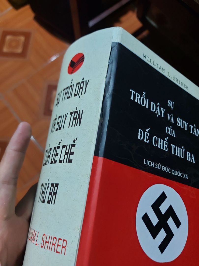 Mặc dù sách vẫn còn một số lỗi nhỏ như móp méo một số chỗ, dính một vài vết keo nhưng tổng quan lại thì sách rất đẹp, mới. Giấy in tốt, không hại mắt. Shipper thân thiện. Bọc cũng ổn. Mình vẫn chấm cho 5 sao.