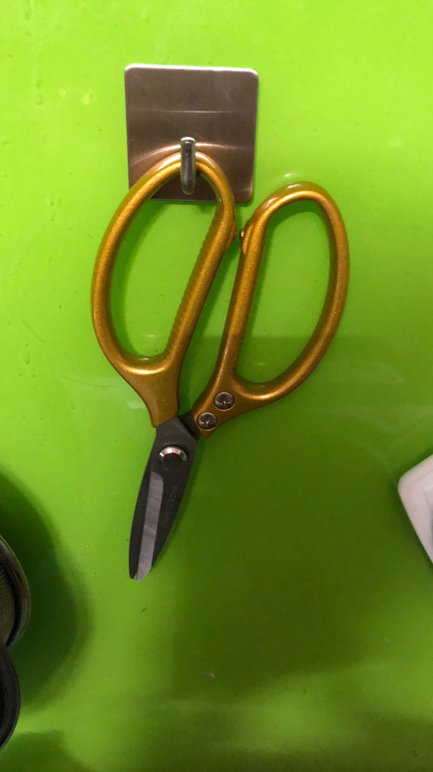 Kéo sắc,chắc tay nha ,dùng cắt gà,cá ..... rất Ok....