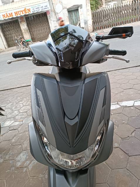 Hàng full thùng chính hãng Yamaha. Gia công rất đẹp từng chi tiết. Nhựa nhám mướt mịn không 1 tì vết. Keo dán chắc chắn. Ốp rất vừa vặn cho xe.
