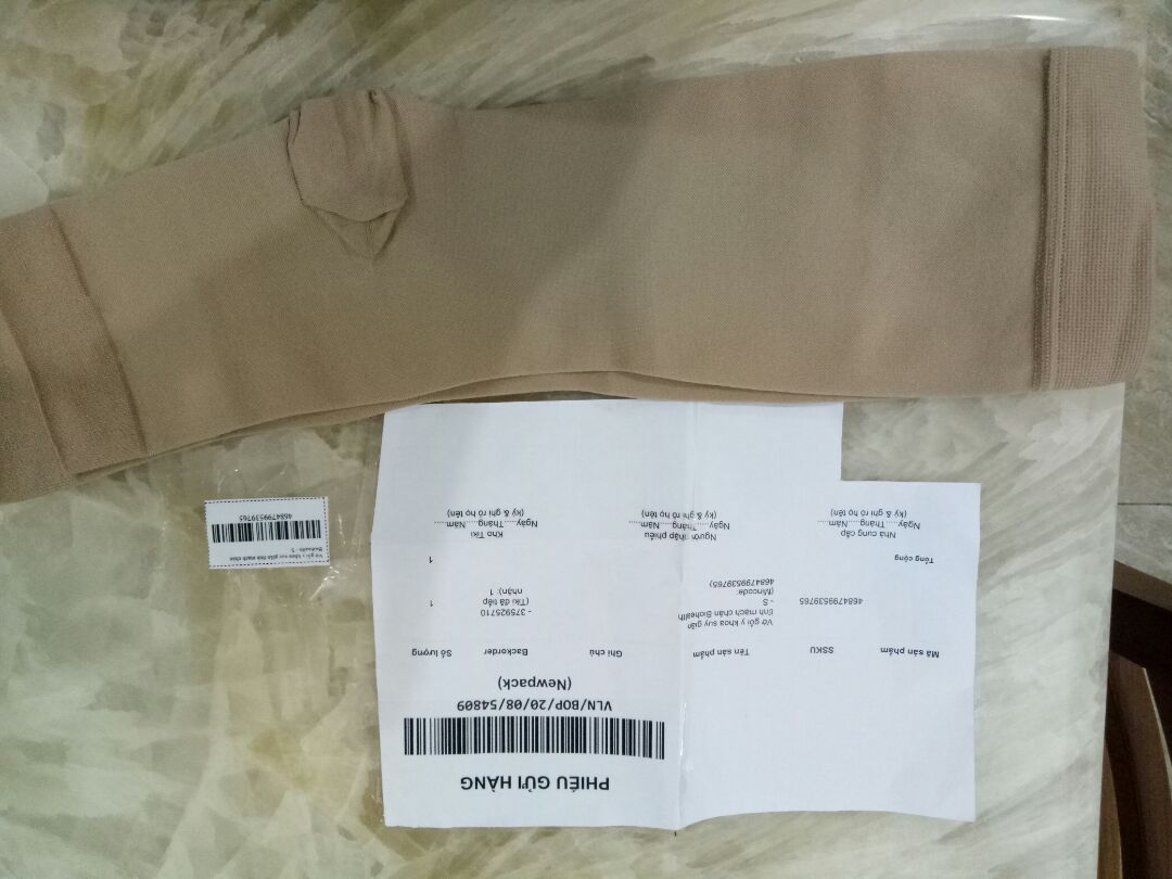 shop giao nhầm cho mình vớ gối rồi shop đổi lại vớ đùi giúp mình được không?