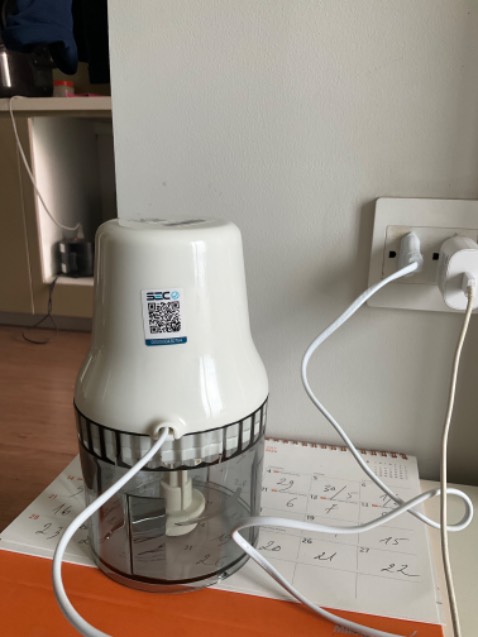 Mình đã dùng 1 cái như này nhiều năm rồi. Rất ổn định, thịt xay đều ngon. Tìm mãi mới mua đc máy đúng như trước. Vẫn giữ giá, so với bây giờ là cao. Hi vọng máy vẫn tốt như ngày xưa.