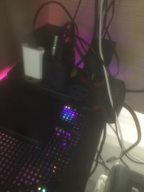 Sạc chậm. Không bị nóng