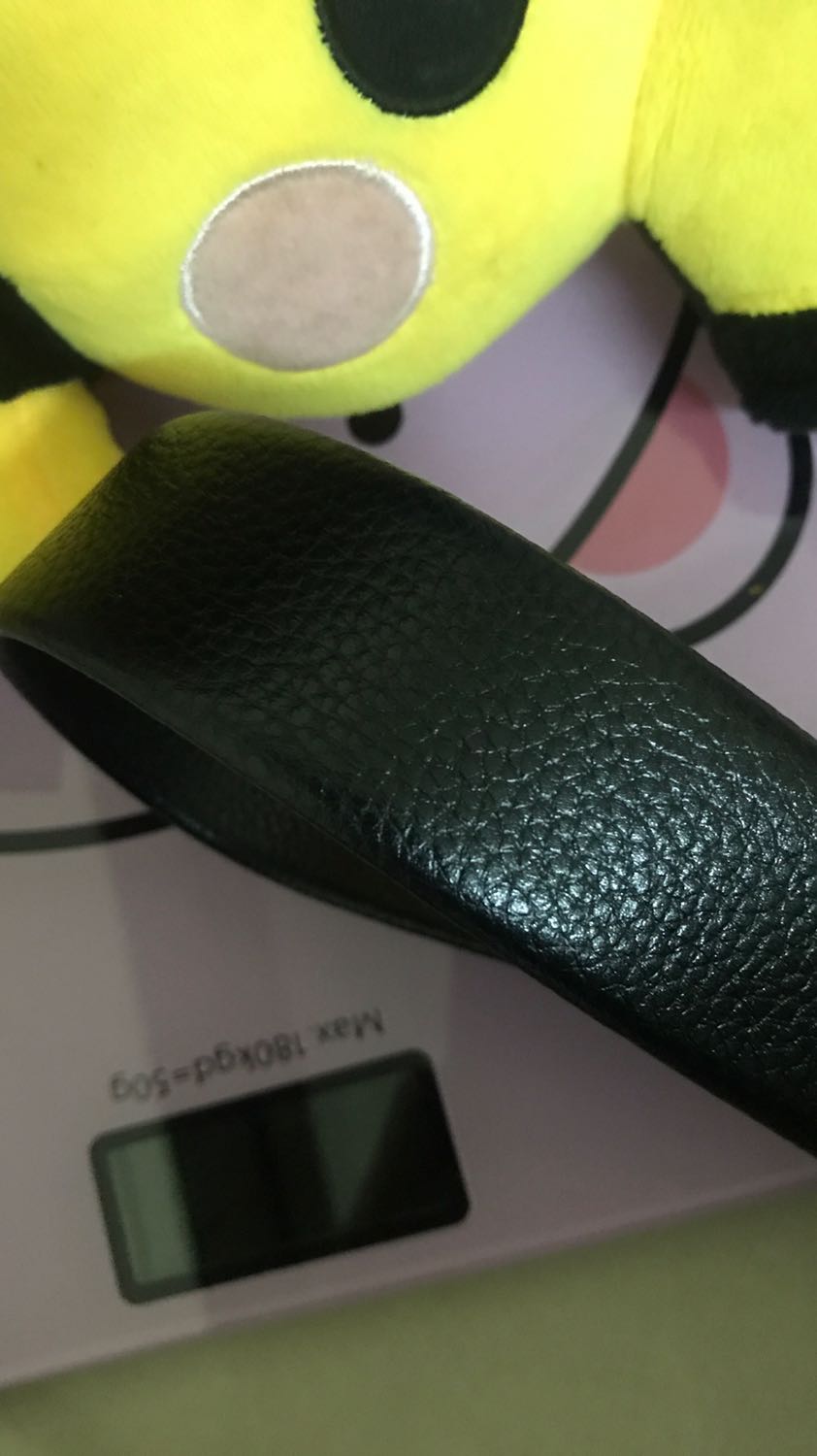 Hàng đúng như mô tả. Thắt lưng rất đẹp. Dễ phối đồ dùng cho quần vải hay quần jean cũng ok. Dây da dài nên bụng mình gần 100 đeo vẫn ok. Da mềm bóng và đẹp. Mình rất hài lòng về chất lượng sản phẩm. Khoá cũng rất dễ đeo koeeur thiết kế tiện lợi. Shop bán hàng uy tín, chất lượng tốt. Cảm ơn shop.