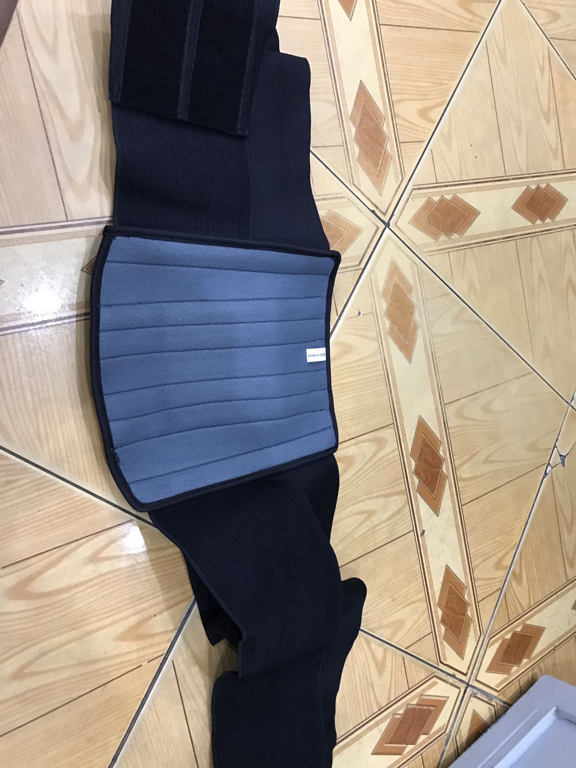 Hơi nhiều thứ hơn tưởng tượng, dùng dễ chịu, có thêm hướng dẫn sử dụng nữa thì càng tốt!