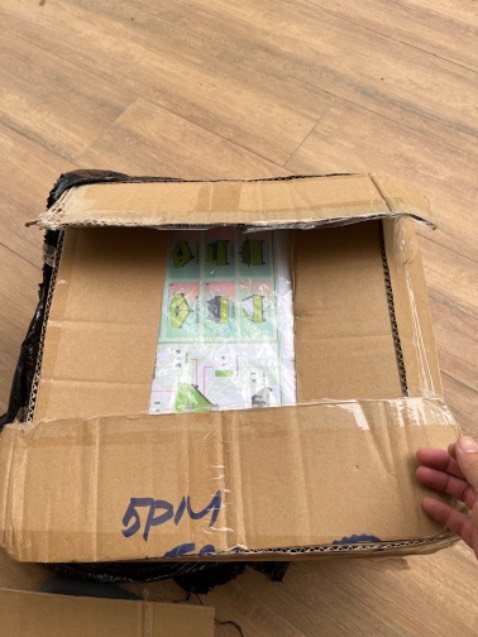 Giao cùng lúc 4 chậu là tính phí 94k, trong khi ghi giao 1 chậu phí là 22k. Đóng chung 1 thùng nhỏ mà tính phí giao gấp 4