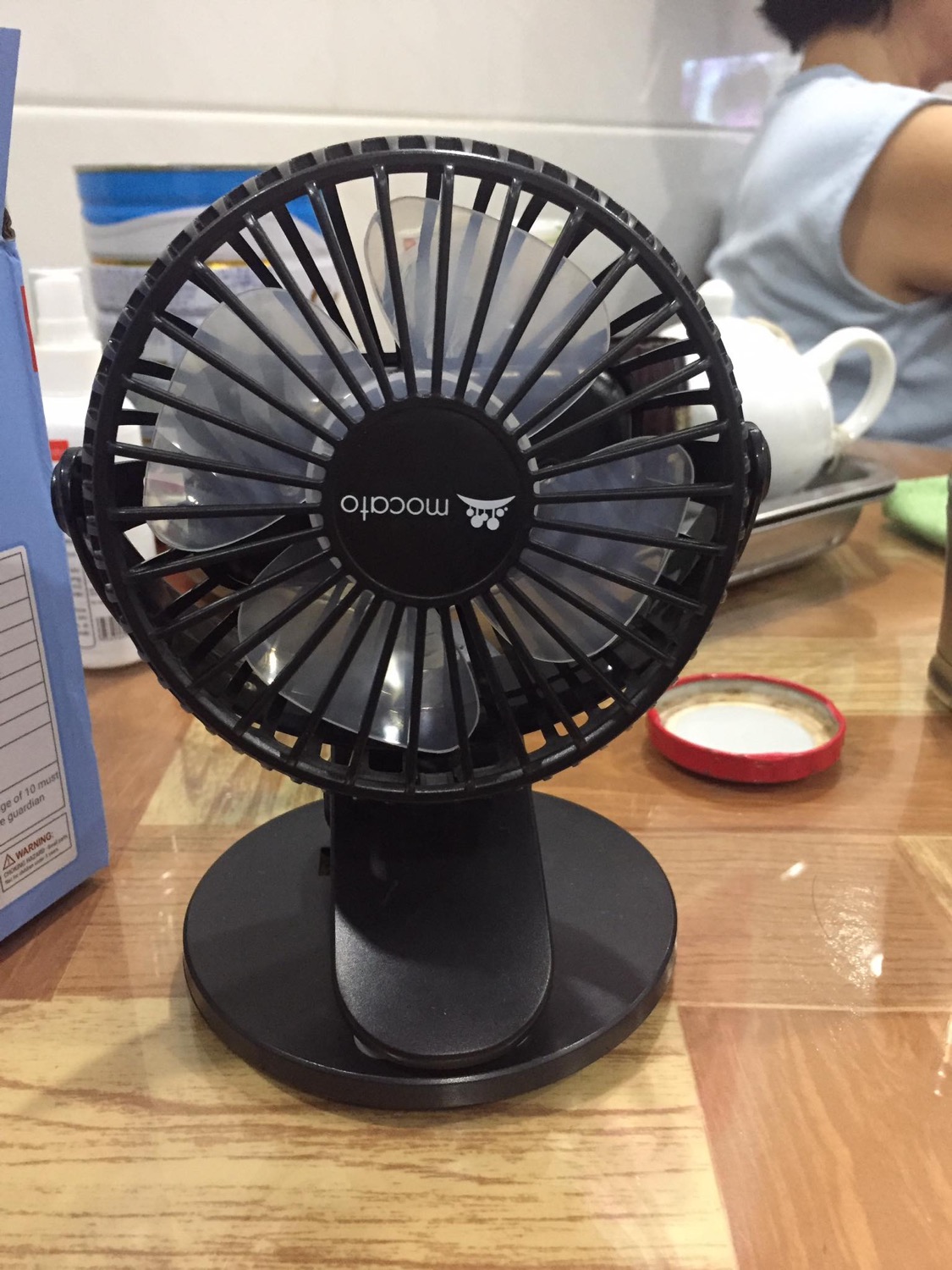 Đã nhận được hàng và dùng rất thích. chắc chắn, đẹp mắt, quạt chạy được khá lâu và rất mát, lại còn có kẹp giúp mình rảnh tay cầm rất tiện lợi khi ngồi học, đem đi du lịch...