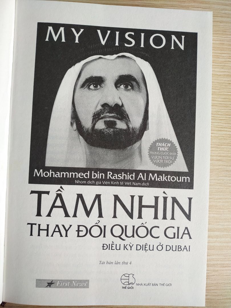 Sách mới, nội dung mình mới chỉ đọc được 1/3 nhưng mà cảm thấy rất thu hút, rất hayyyyyyyy. Mọi người nên mua để đọc nhé, cũng học được cách tư duy nữa đó. Dịch vụ tiki giao hàng siêu siêu nhanh. Tối hôm trước mình đặt mà sáng hôm sau mở mắt anh giao hàng đã gọi rồi. Tuyệt vời. Thanh you so much!