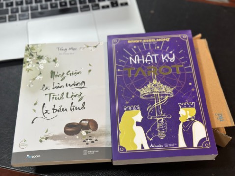 Sách mới, đẹp nguyên zin 👍 chọn cuốn này vì đã mua bộ bài nhật ký tarot

😿 Nhưng không hiểu sao có đăng ký bookcare mà không được bọc như những lần trước