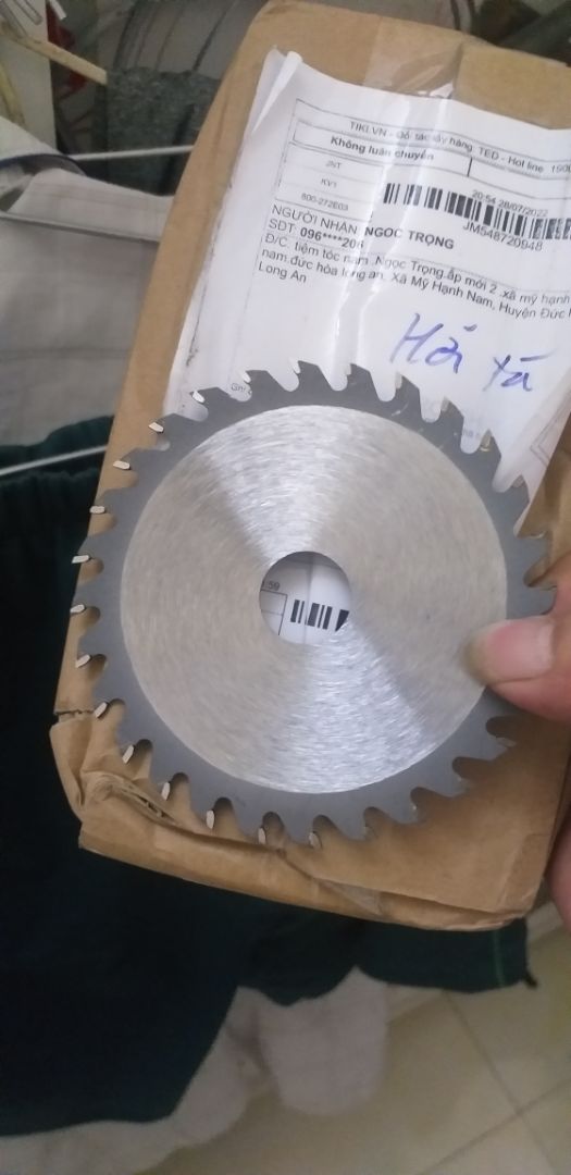 shop lữa đảo à tôi đặt mua bộ giá đở và lã chắn máy cắt  mài tay .sao lại giao cho tôi lưỡi cắt gỗ rẻ tiền