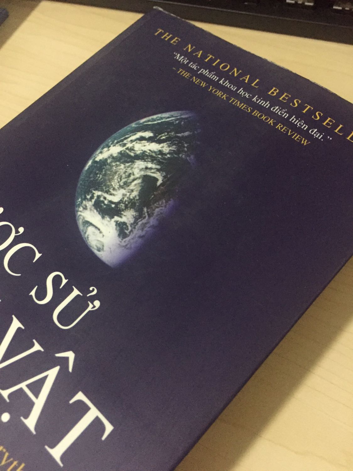 Đặt mua 3 cuốn thì 2 cuốn bị lem nhem bẩn và gãy góc. Cảm thấy không hài lòng cho đơn hàng lần này. Chỉ đc cuốn Vũ trụ là ok.