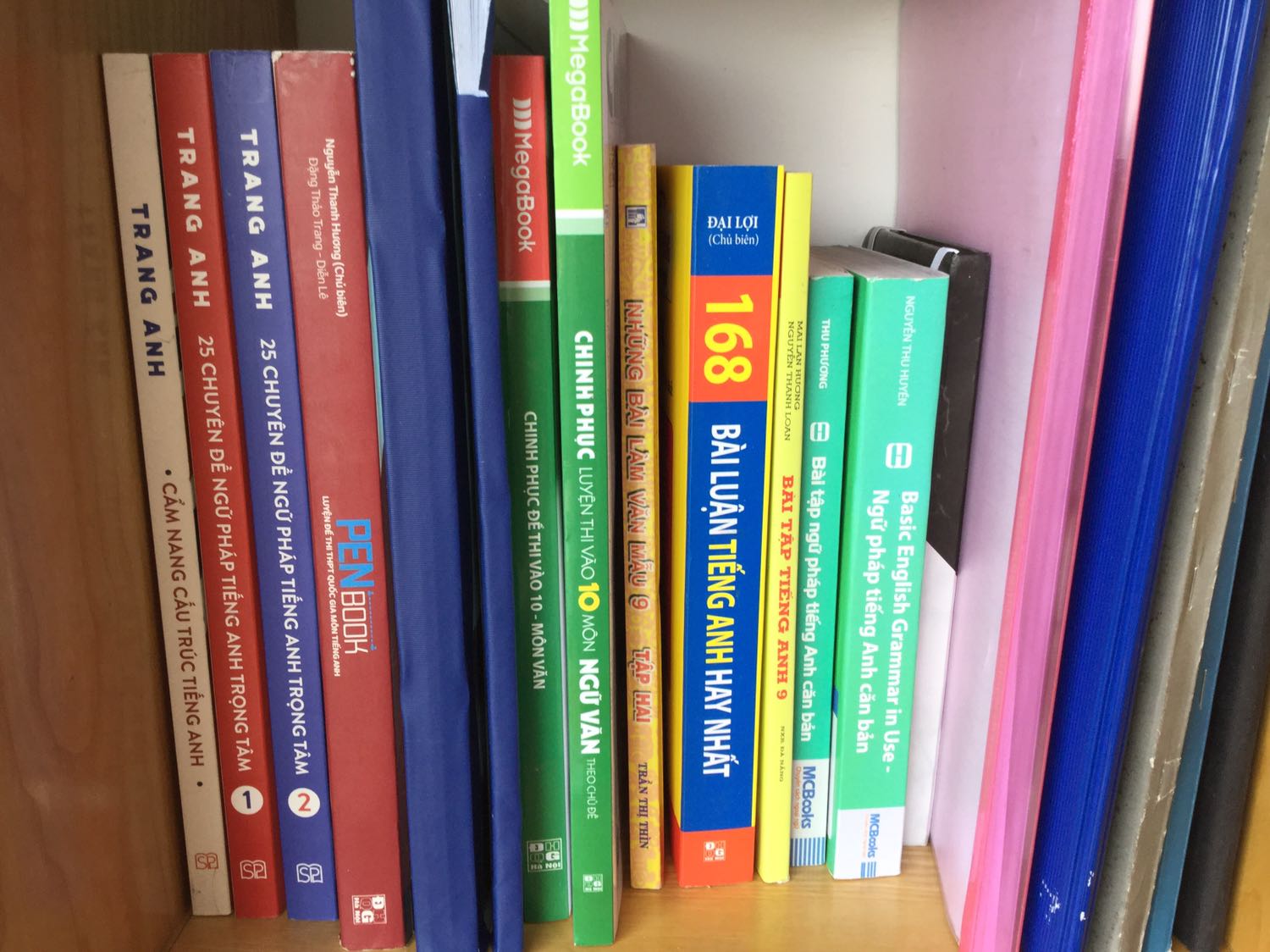 Sách đẹp lắm ạ! Thơm mùi giấy mới. Đóng gói cẩn thận sp k bị nhàu nát, sách hay lắm nên mua !