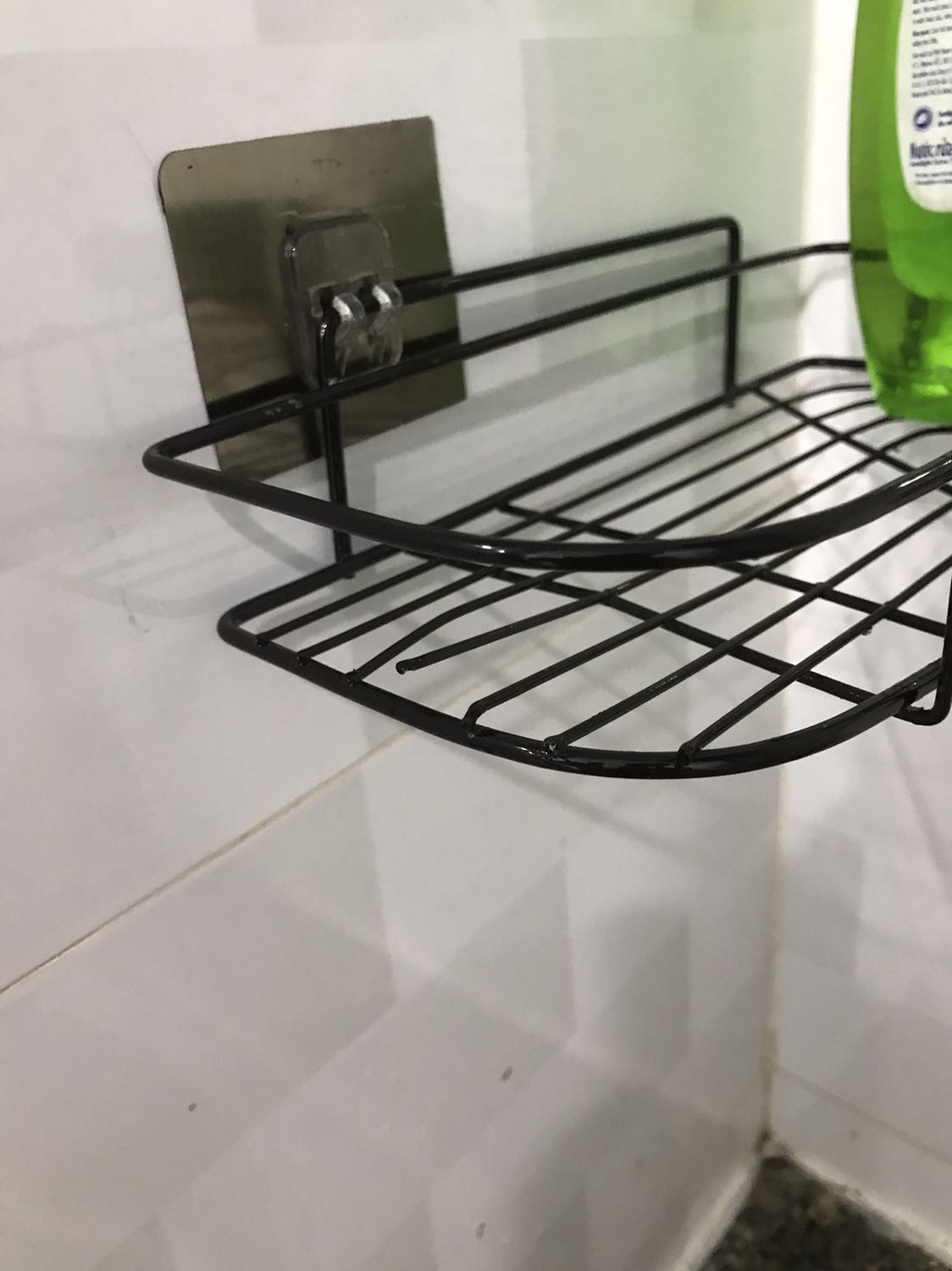 (++) keo dán khá chắc chắn
(-) Trong hình có 2 miếng keo dán được tỉa gọt đẹp mắt, nhưng hàng mình nhận là 1 miếng dính liền hai móc. Ban đầu tưởng shop giao nhầm nên kiểm tra lại thì thấy mỗi bên một móc. Mình phải tự cắt ra nên nhìn không được thẩm mỹ lắm.
(-) phần mối hàn cũng bị đứt. Mình chưa dùng gì cả mà có hai mối hàn đã đứt ra rồi. (++) keo dán khá chắc chắn
(-) Trong hình có 2 miếng keo dán được tỉa gọt đẹp mắt, nhưng hàng mình nhận là 1 miếng dính liền hai móc. Ban đầu tưởng shop giao nhầm nên kiểm tra lại thì thấy mỗi bên một móc. Mình phải tự cắt ra nên nhìn không được thẩm mỹ lắm.
(-) phần mối hàn cũng bị đứt. Mình chưa dùng gì cả mà có hai mối hàn đã đứt ra rồi.