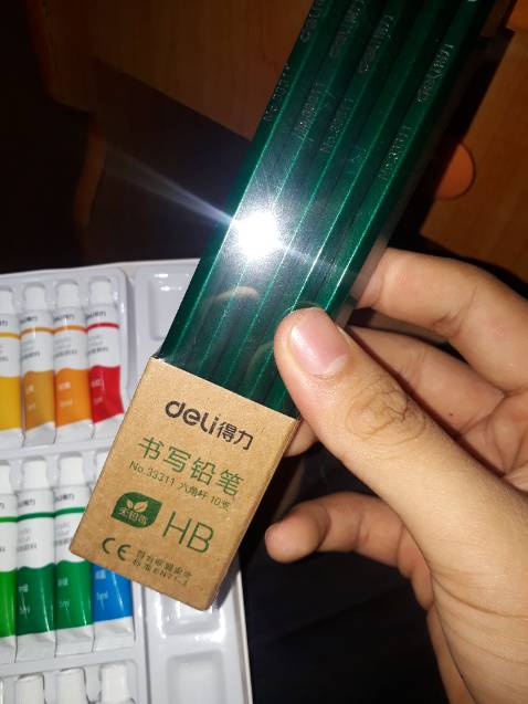 ngoài phần đóng gói còn bị móp thì ko có vấn đề gì cả ngoài phần đóng gói còn bị móp thì ko có vấn đề gì cả