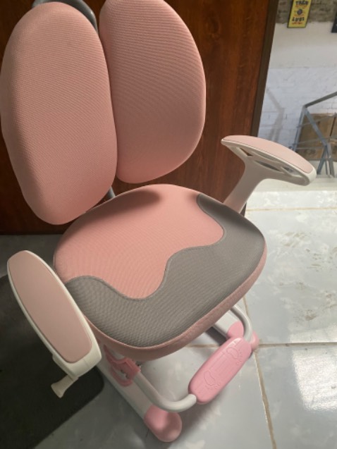 ghế rất đẹp và chắc chắn , có tay quay điều chỉnh độ cao rất tiện . ghé bọc đệ vải lưới trông rất đáng tiền