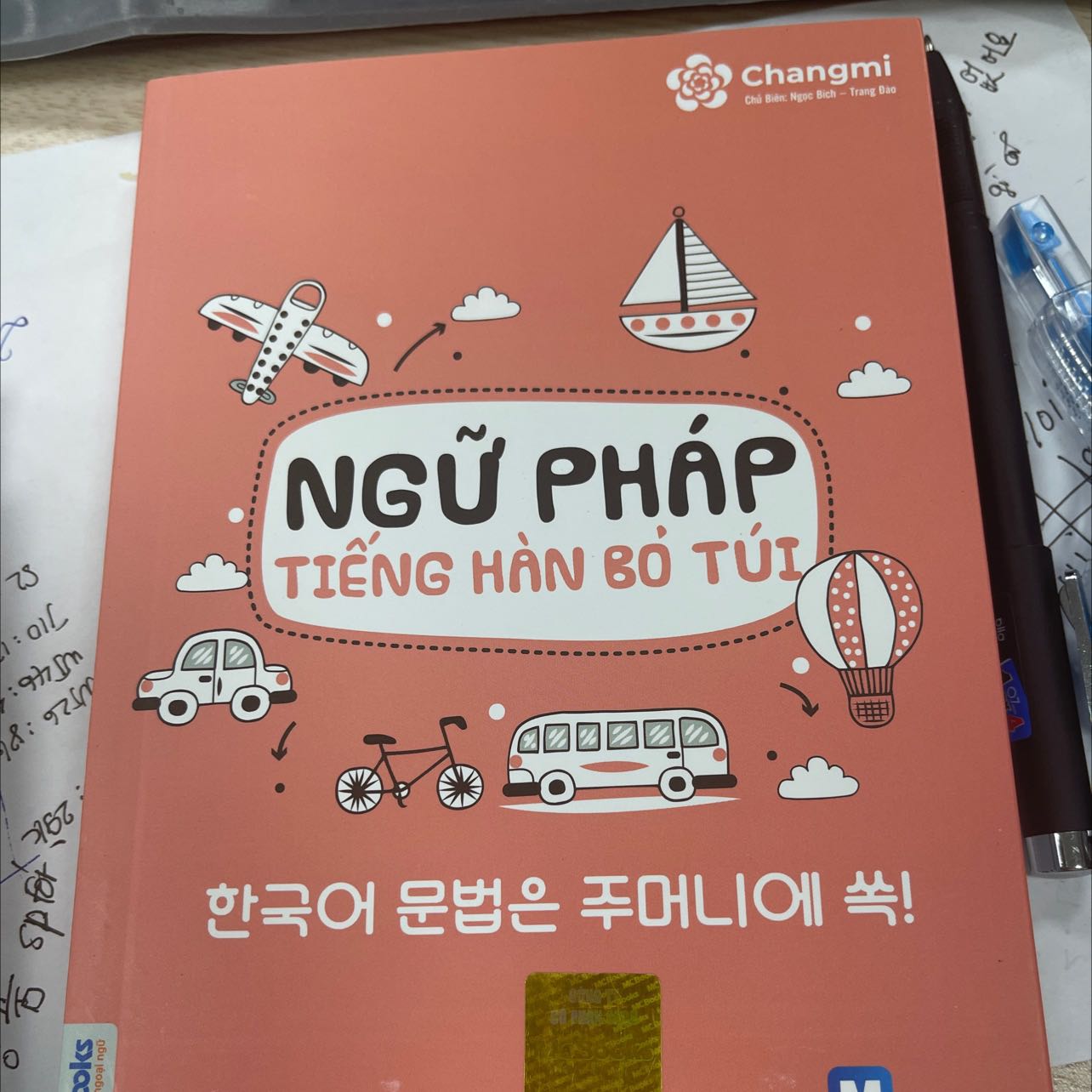 Sách đẹp và in màu tạo cảm giác có hứng thú học hơn. Tuyệt vời