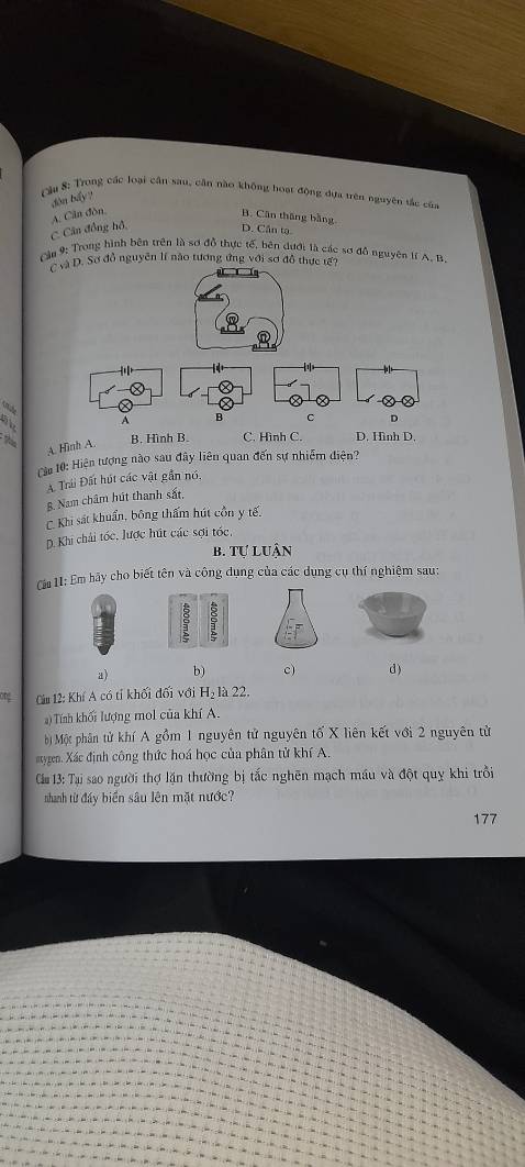 Sách gói cẩn thận, còn nguyên niêm phong, túi bọc bên ngoài, không bị bóp méo.
Khá sát với chương trình học, tuy nhiên chỉ có 13 câu hỏi mỗi đề, mình thấy hơi ít, khoảng 15 câu thì oke hơn. Phù hợp với cả sách kết nối và chân trời. Gúp học sinh nắm được kiến thức cơ bản, không có câu hỏi nâng cao nhé.
Nên mua nha mọi người!
