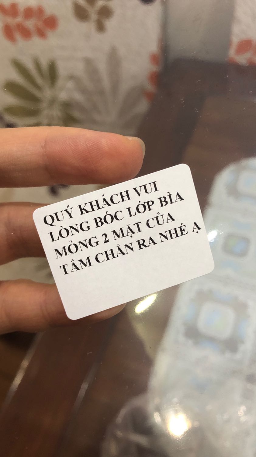 hàng khá chắc chắn, chất lượng phù hợp với giá tiền. các bạn mua thì nhớ bóc miếng nylon mỏng ở 2 mặt tấm chắn ra nhé, không lại kêu kính mờ rồi rate người ta 1 sao một loạt thì oan lắm ? hàng khá chắc chắn, chất lượng phù hợp với giá tiền. các bạn mua thì nhớ bóc miếng nylon mỏng ở 2 mặt tấm chắn ra nhé, không lại kêu kính mờ rồi rate người ta 1 sao một loạt thì oan lắm ?