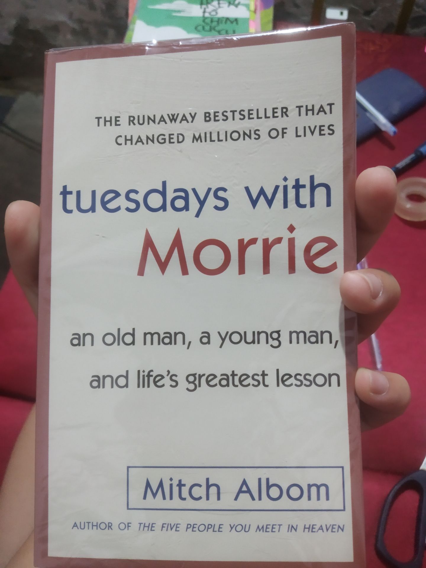 Sách bao bọc kĩ nhưng mà vẫn bị trầy. Chữ rõ ràng dễ đọc thêm vào đó sách cũng nhỏ nhắn xinh xắn nên rất ổn áp ạ. Sách bao bọc kĩ nhưng mà vẫn bị trầy. Chữ rõ ràng dễ đọc thêm vào đó sách cũng nhỏ nhắn xinh xắn nên rất ổn áp ạ.