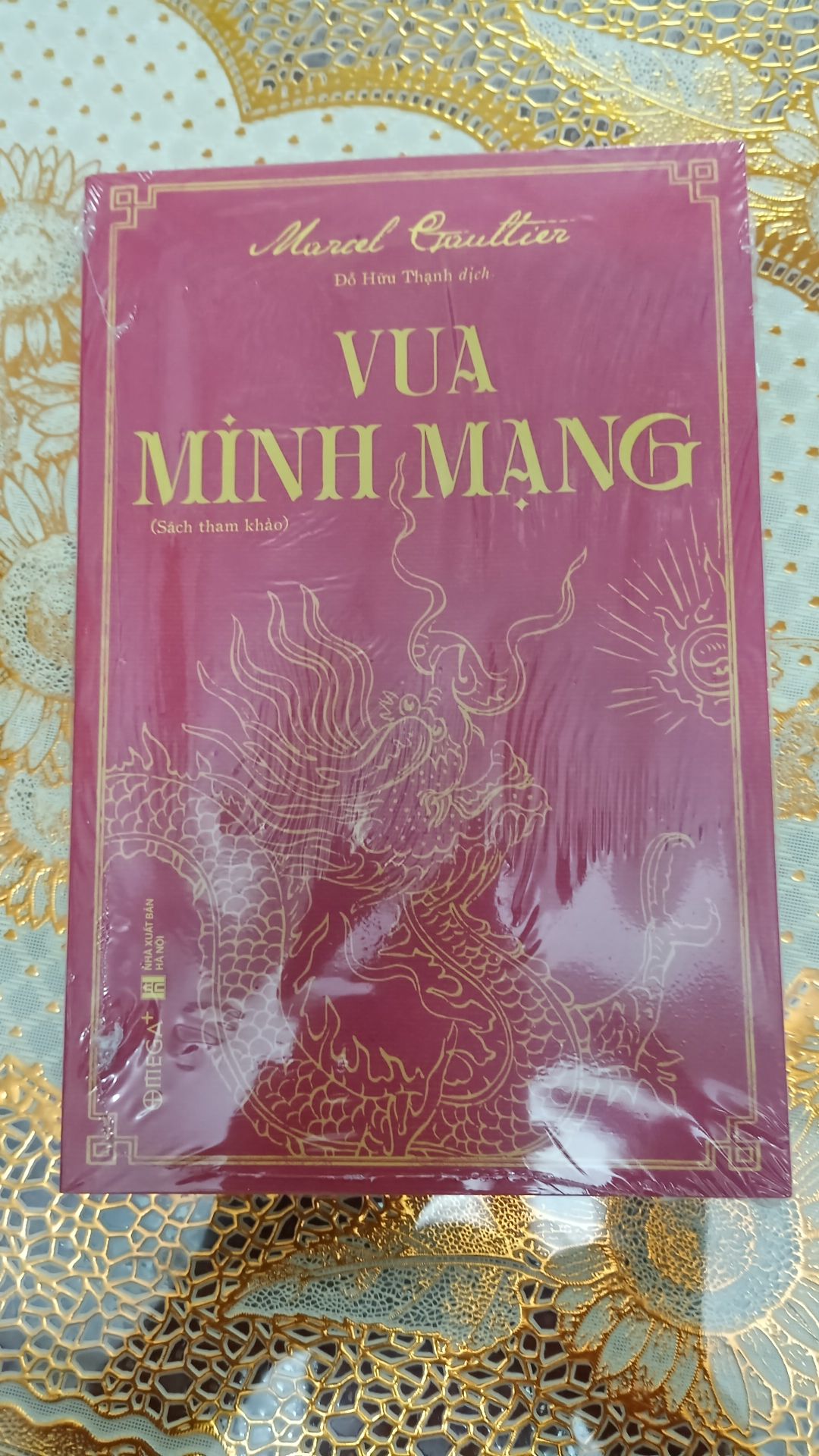 Sách sử của VN ít khi sale không biết vì sao. Mình săn cuốn này cũng khá ổn. Sách đẹp, thích lắm.