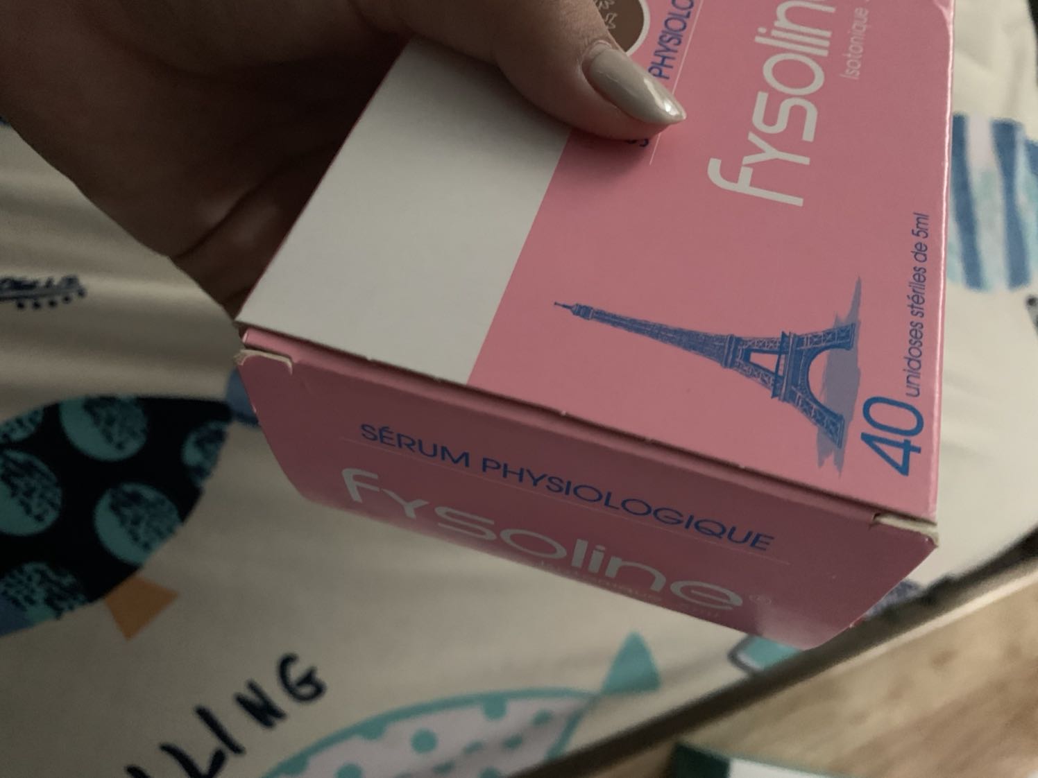 Giao hàng sớm hơm dự kiến, giá trên tiki cũng rẻ hơn cửa hàng. Nhưng sao nhìn hộp cứ như bị khui đi khui lại nhiều lần, rách hết 2 bên mép hộp giấy nhìn như hàng dởm ấy.