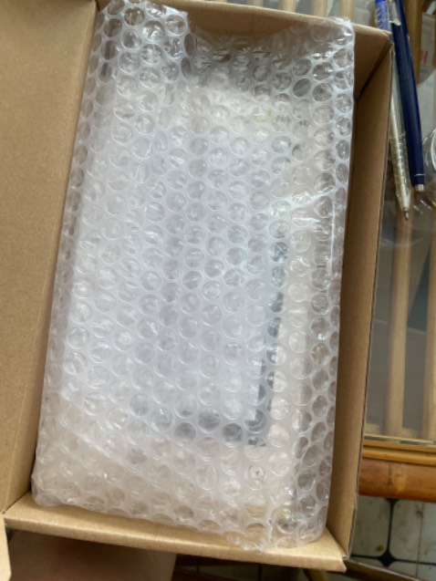 Quá tệ. Không có hàng cũng ráng giao đại hàng khác. Và cũng chẳng có biện pháp rõ ràng nhận lại hàng và hoàn tiền. Tiki thì dịch vụ toàn chơi trả lời từ động chẳng có ích gì. Hồi giờ >90% hàng mua online là mua tiki thì giờ chắc bye luôn