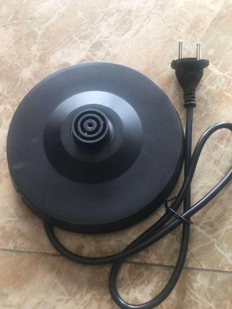 Ấm đun siêu nhanh, công suất mạnh giúp nước sôi nhanh chóng và tiết kiệm điện, ấm có chế độ ngắt tự động khi nước sôi nên rất an toàn và tiên lợi mình rất ưng thanks shop nhé 😊😊😊😊😊