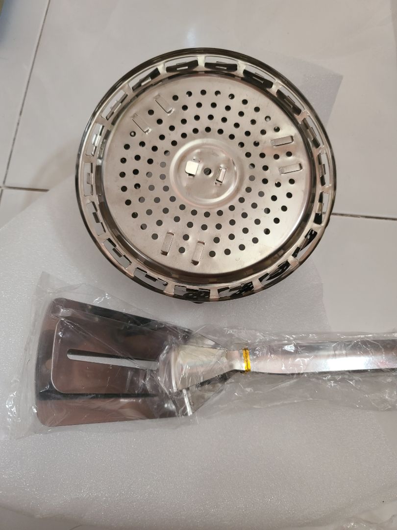 Xửng hấp giao thiếu chân gắn, không sử dụng được. Mong tiki hỗ trợ