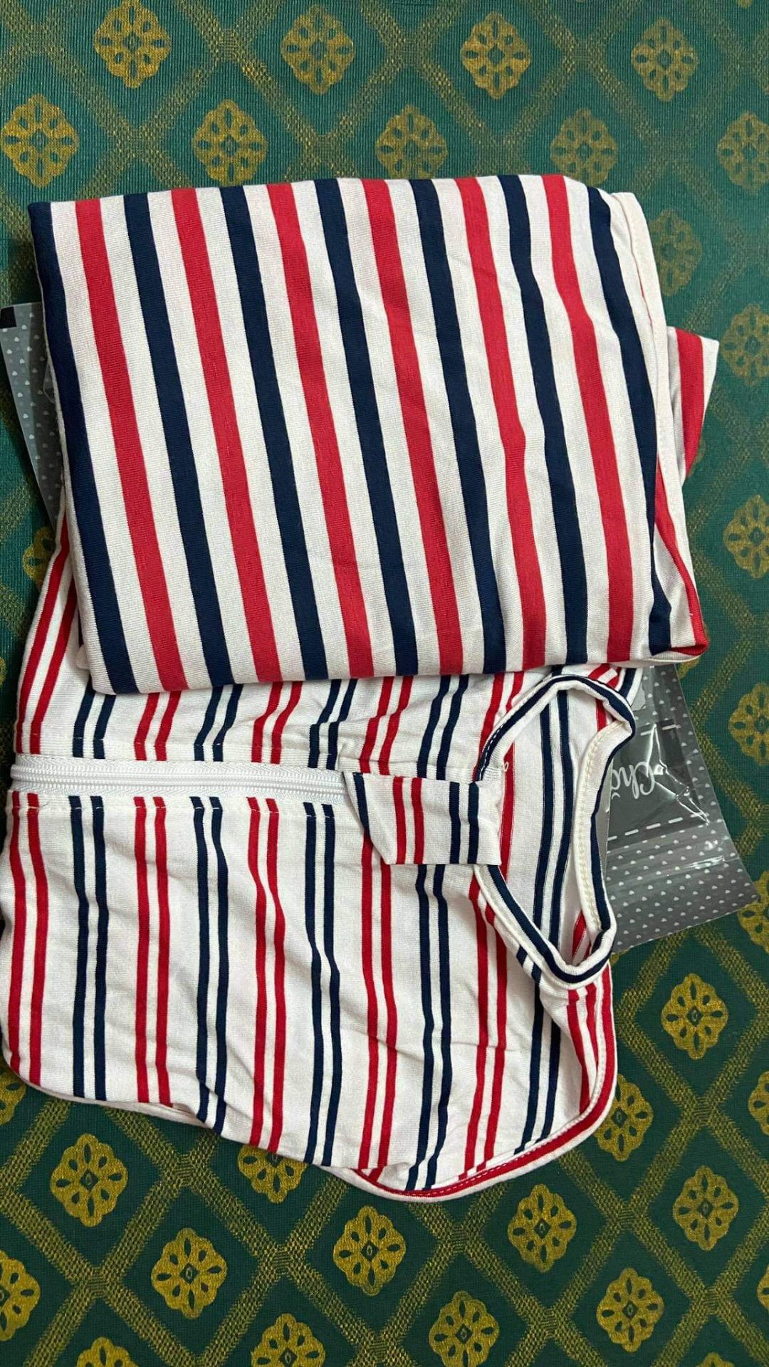 - Lâu rồi mới mua một sản phẩm chất lượng từ brand Việt Nam nên quyết định review ngay cho shop. Sản phẩm chất lượng từ chất liệu, cách đóng gói, quà tặng và sự nhiệt tình tư vấn từ shop. Các mẹ đang phân vân thì nên chọn sp này để giúp con ngủ sâu, ngủ ngoan. Sẽ ủng hộ shop thêm!