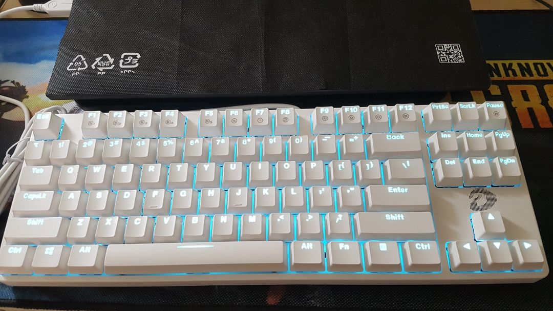 Bàn phím ở ngoài nhìn rất đẹp nha, mình mua bản red switch gõ rất êm, tiếng nghe vừa phải và k gây tiếng ồn khó chịu cho người xung quanh. Nói chung đáng đồng tiền bát gạo, ngon bổ rẻ cho những ai muốn trải nghiệm thử bàn phím cơ Bàn phím ở ngoài nhìn rất đẹp nha, mình mua bản red switch gõ rất êm, tiếng nghe vừa phải và k gây tiếng ồn khó chịu cho người xung quanh. Nói chung đáng đồng tiền bát gạo, ngon bổ rẻ cho những ai muốn trải nghiệm thử bàn phím cơ
