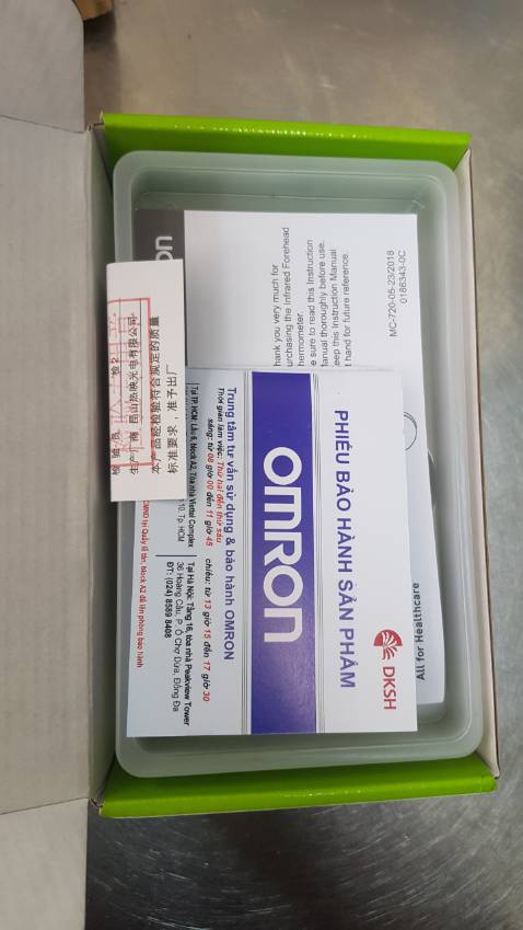 Tuy giao hàng hơi lâu nhưng thông cảm được, do giãn cách theo chỉ thị thành phố, vừa nhận được sáng này là *** thử. Review cho mọi người, về thương hiệu Omron (Nhật Bản) thì khỏi bàn, trong hộp cói sách hướng dẫn tích việt, phiếu bảo hành (hoặc dùng bảo hành điện tử) , có pin sẵn, chỉ cần kéo miếng seal là pin được kích hoạt.